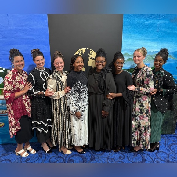 Meet your Posher, Madison - Picture 3 of 15